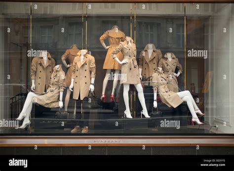 burberry window display 2016